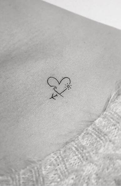 Ein Mini Herz-Tattoo