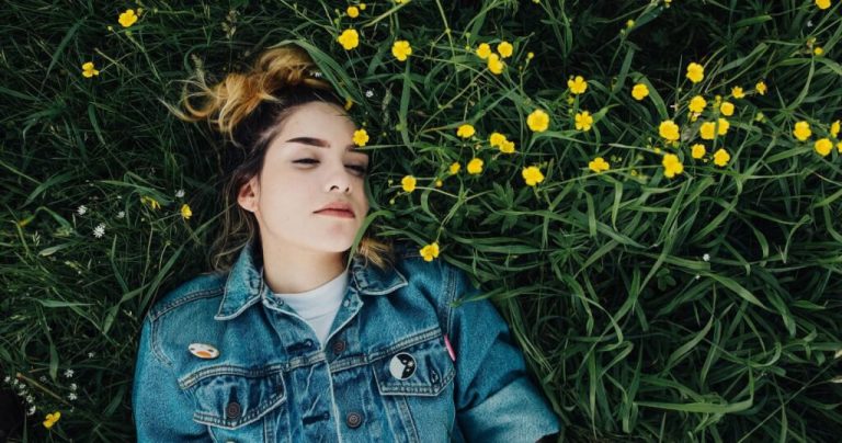Denkst du zu viel nach? 5 Tipps, um deine Gedanken zu beruhigen