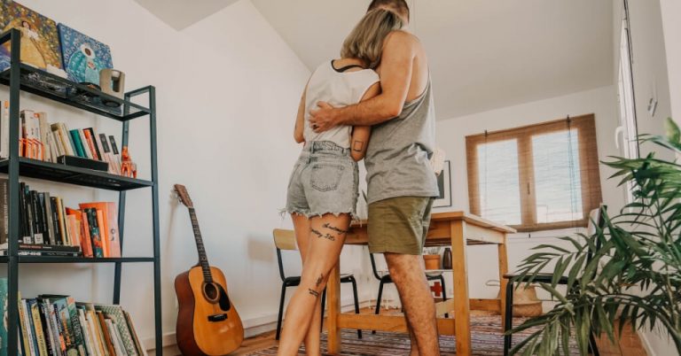 Wie Männer ohne Worte „Ich liebe dich“ sagen