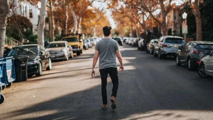 Warum ziehen sich Männer emotional zurück? Die 5 Gründe!