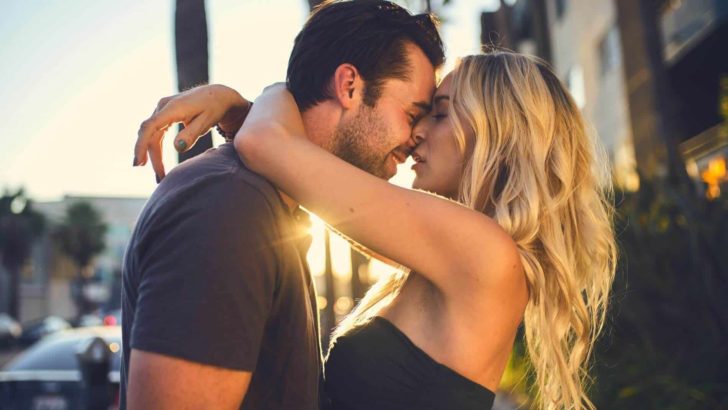 9 Dinge, die Männer nur mit Frauen machen, in die sie verliebt sind