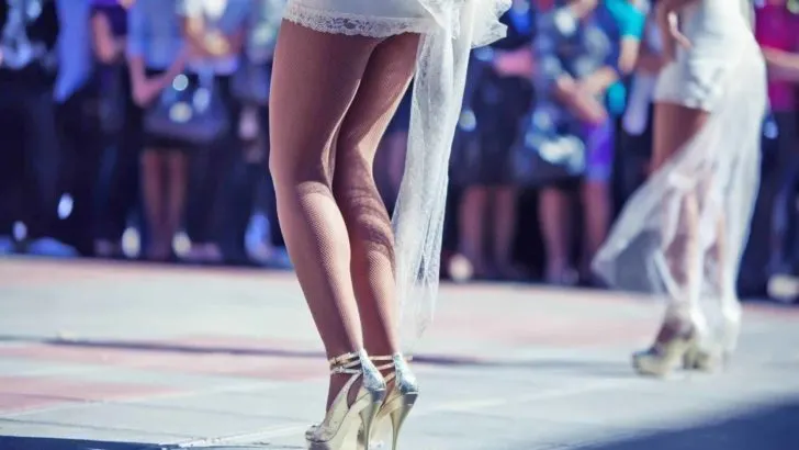 Was du tun kannst, wenn dein Freund anderen Frauen nachguckt