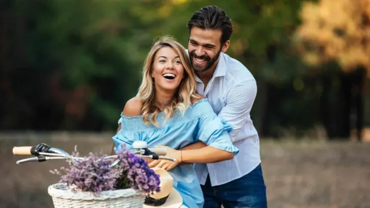 „Liebt er mich?“ 5 Anzeichen, die es dir deutlich zeigen!