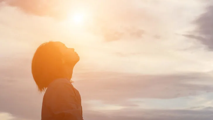 So erkennst du sofort, ob dich jemand anlügt! 7 Tipps