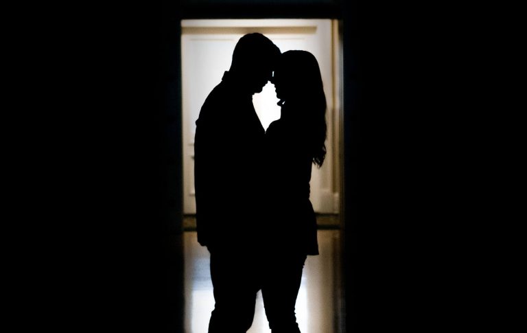 Flirten lernen: Mit diesen Tipps gewinnst du sein Herz