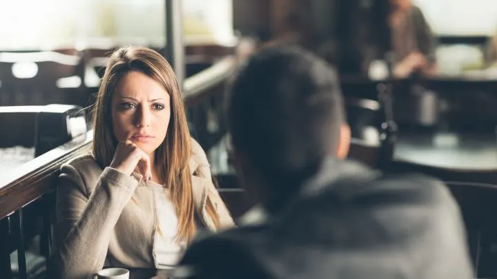 Das ist laut deinem Sternzeichen der Grund, warum du bewusst in einer unglücklichen Beziehung bleibst