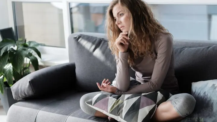 Laut Sternzeichen: Das Toxischste an deinem Umgang mit Liebeskummer