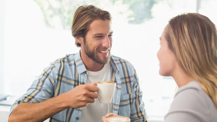 Mit diesen 24 psychologischen Tricks bringst du ihn dazu, dir hinterherzulaufen