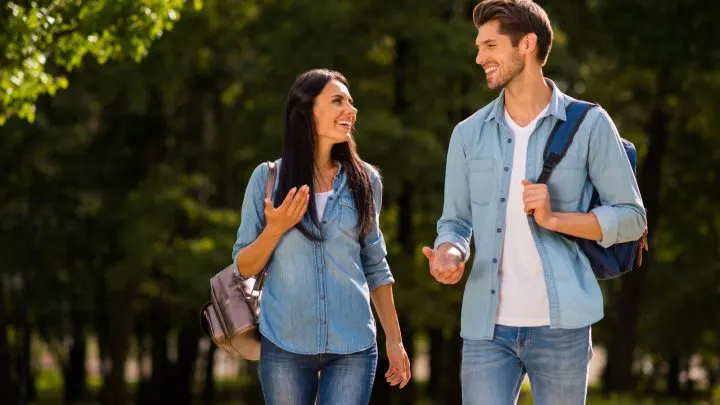 Wie ziehe ich einen Mann an? 19 unschlagbare Tricks, um seine Aufmerksamkeit zu gewinnen