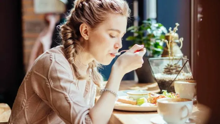 Was kann man abends machen? Die 30 besten Ideen allein, zu zweit und mit Freunden