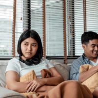 Partner ignorieren einander