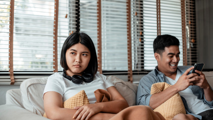 Narzisst bestraft mit Ignoranz — Warum macht er das und wie reagierst du richtig?