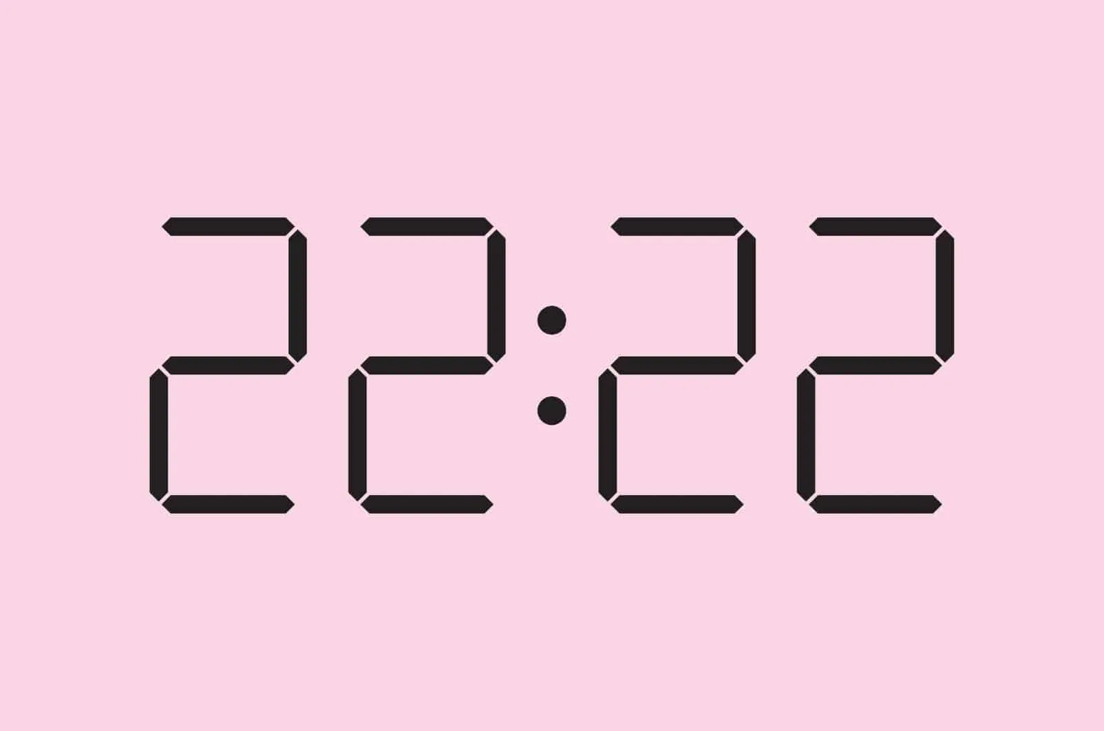 Nahaufnahme der Digitaluhr, die 22:22 Uhr anzeigt