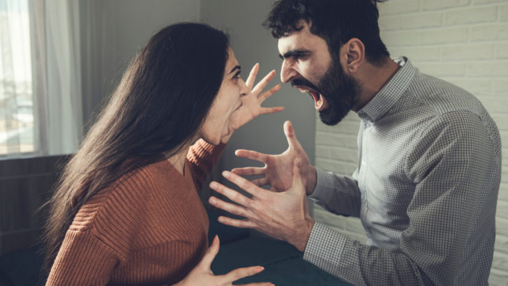 Dein Partner ist aggressiv und beleidigend — So verhältst du dich richtig!