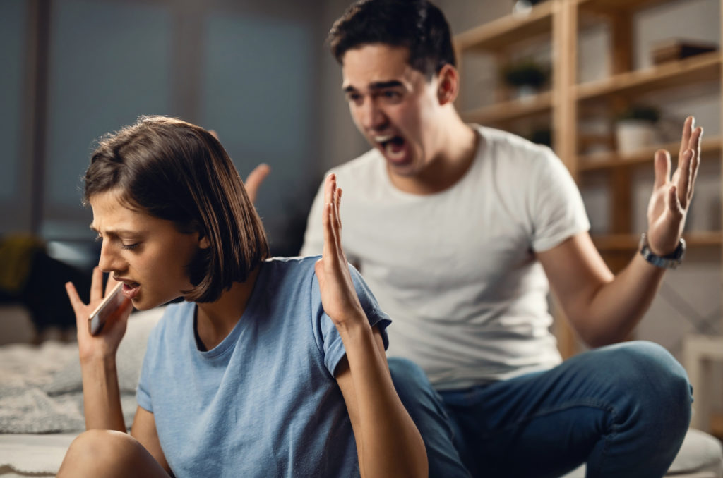 Warum Bin Ich So Aggressiv Zu Meiner Familie Dein Partner ist aggressiv und beleidigend — So verhältst du dich richtig!