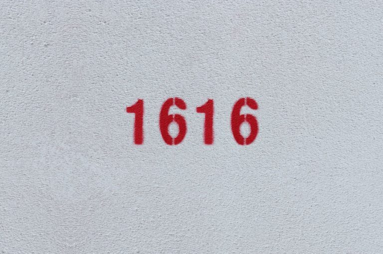 rote Zahl 1616 auf grauem Hintergrund