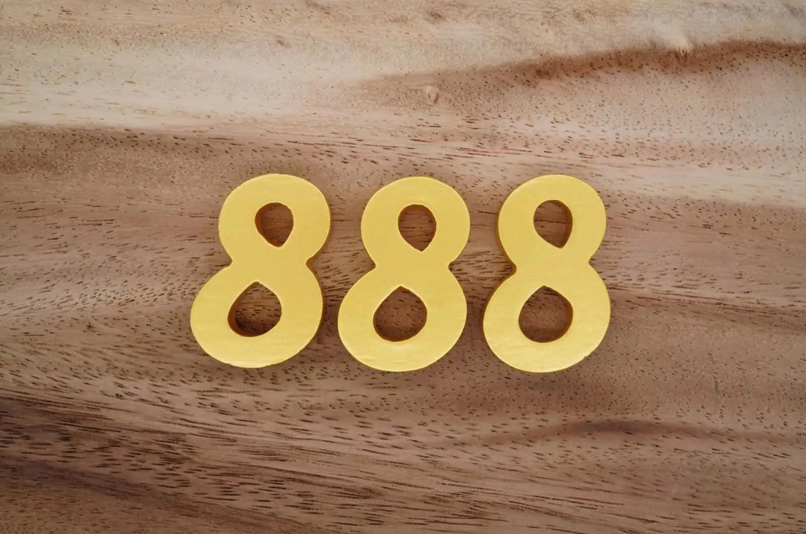 Engelszahl 888 aus Holz